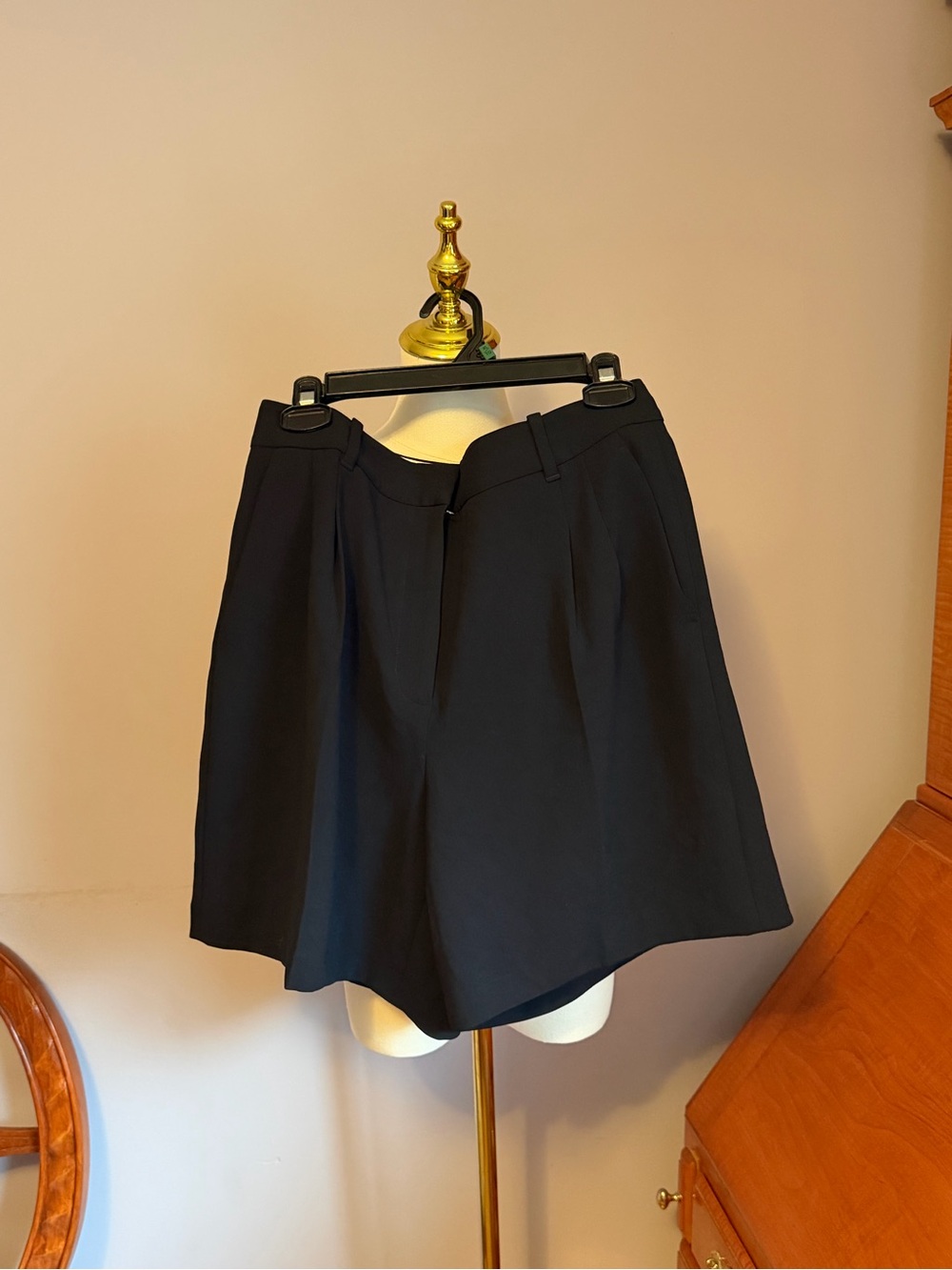 Wilfred Effortless Shorts - Classic Black Women's Tailored Shorts